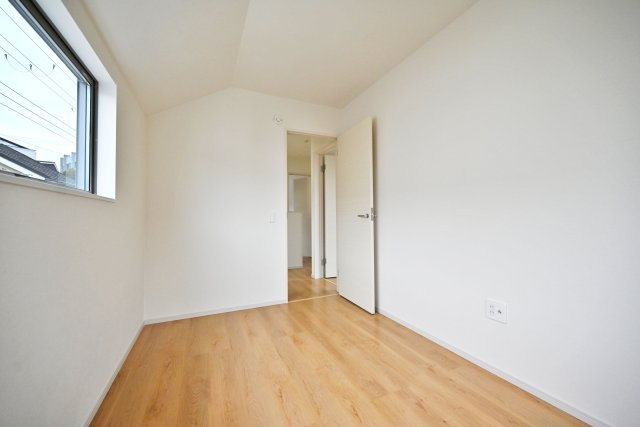 テラシエ小浜4丁目新築一戸建て│4LDK＋並列駐車2台可の洋室|2階洋室5.0帖。