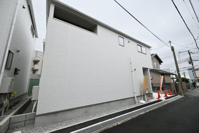 テラシエ小浜4丁目新築一戸建て│4LDK＋並列駐車2台可の外観|デザイン性に富んだ外観。