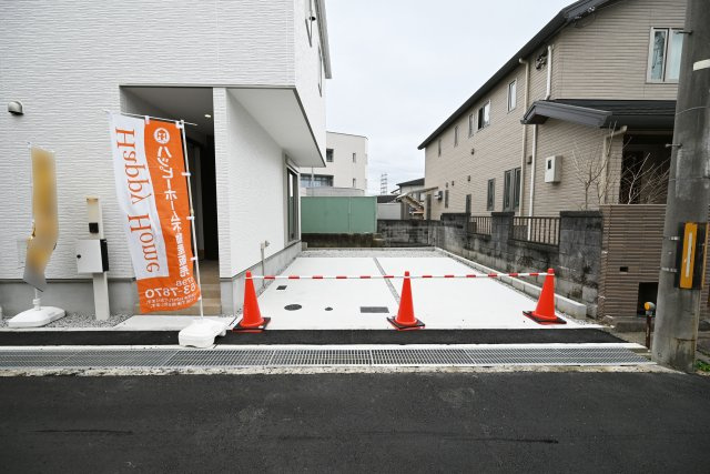 テラシエ小浜4丁目新築一戸建て│4LDK＋並列駐車2台可の駐車場|並列駐車2台可の駐車スペース。