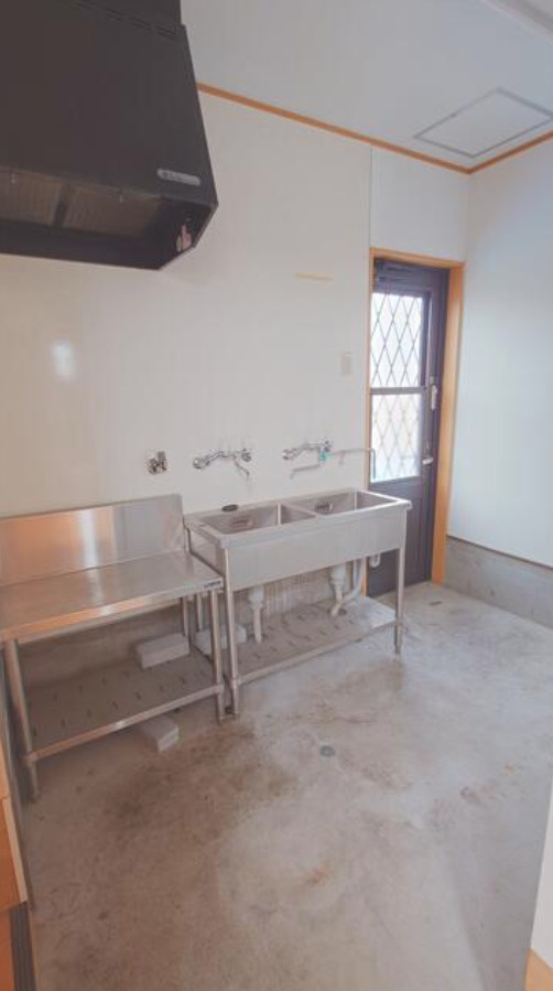 大津市下阪本１丁目の住宅付店舗戸建のキッチン