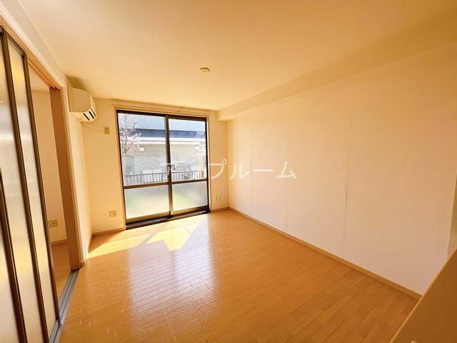 ガーデンコート出川 C棟の居間・リビング