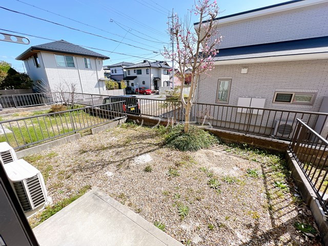 ガーデンコート出川 C棟の庭