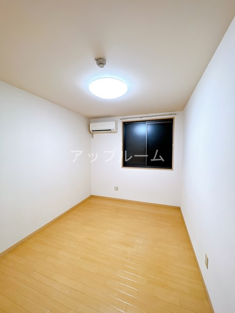 ガーデンコート出川 C棟の居間・リビング