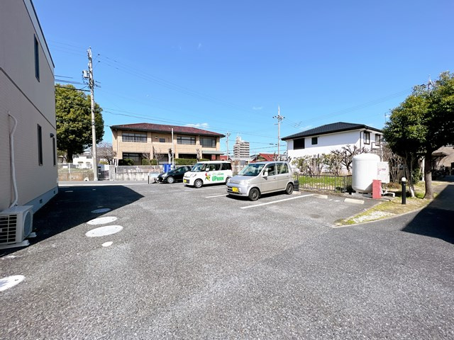ガーデンコート出川 C棟の駐車場