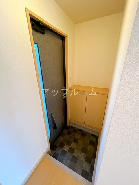 ガーデンコート出川 C棟の玄関