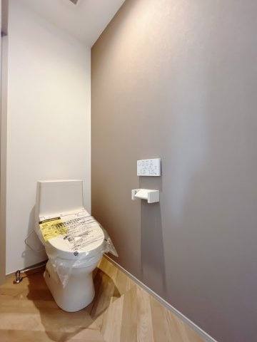 【中古戸建】太田市藪塚町のトイレ|■トイレ｜白を基調とした清潔感溢れるトイレになっています。落ち着いた空間でついつい長居してしまいそうですね♪