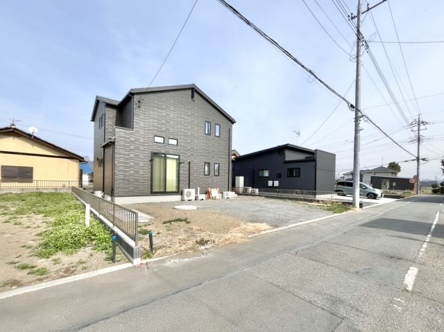 【中古戸建】太田市藪塚町の外観|■外観｜土日のご見学はもちろん、平日・夜間のご案内も大歓迎です♪「今から見たい」や「仕事終わりに見たい」にもご対応できますのでお気軽にお問い合わせください♪