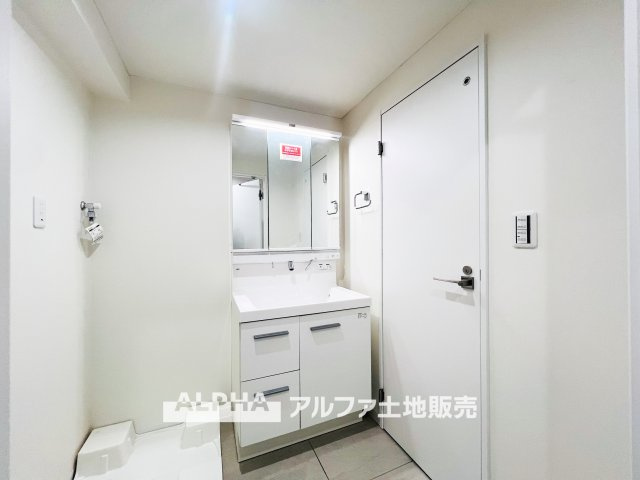 ダイアパレス河辺のランドリースペース|【Laundry space】
◆ランドリースペース◆広々した空間で雨の日でも十分に洗濯物を乾かすことが出来ます。バスルームには浴室換気乾燥機も付いているので重宝しますね。