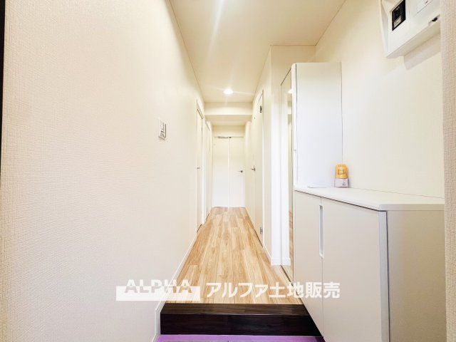 ダイアパレス河辺の玄関|【cozy living】
◆休日は◆仕事から切り離された家族の為だけの場所でゆっくりくつろぎたい。趣味や、習い事で休日を過ごすも楽しいが、結局はここが安らげる。