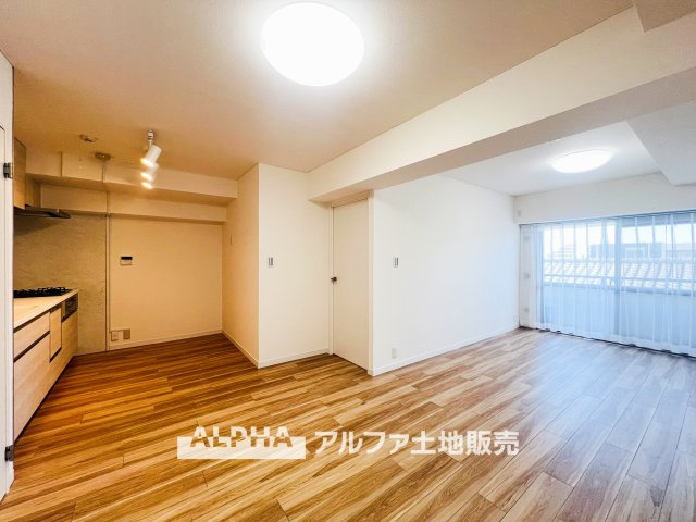 ダイアパレス河辺の居間・リビング|【light a living】
◆明るいリビング◆にペイントして君との時間を有意義に過ごしたい。ここでの暮らしは僕たちにとって宝物になる。