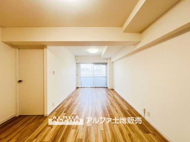 ダイアパレス河辺の居間・リビング|【A place that feels right】◆自然と人が集まる◆
広がりを感じる住空間と、手触りのある落ち着いた雰囲気。
ここで重ねる毎日が、暮らし方そのものを静かに変えていく。