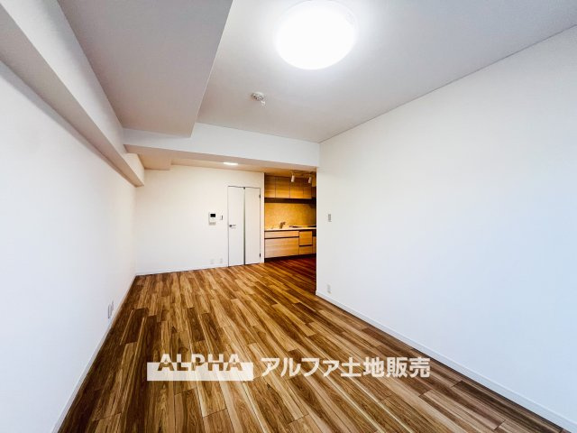 ダイアパレス河辺の居間・リビング|【A warm space】◆心をほどく場所◆
ゆったりとした空間に包まれ、誰かを迎えることが日常になる住まい。
この環境で暮らすうちに、時間の使い方も、人との距離感も変わっていく。