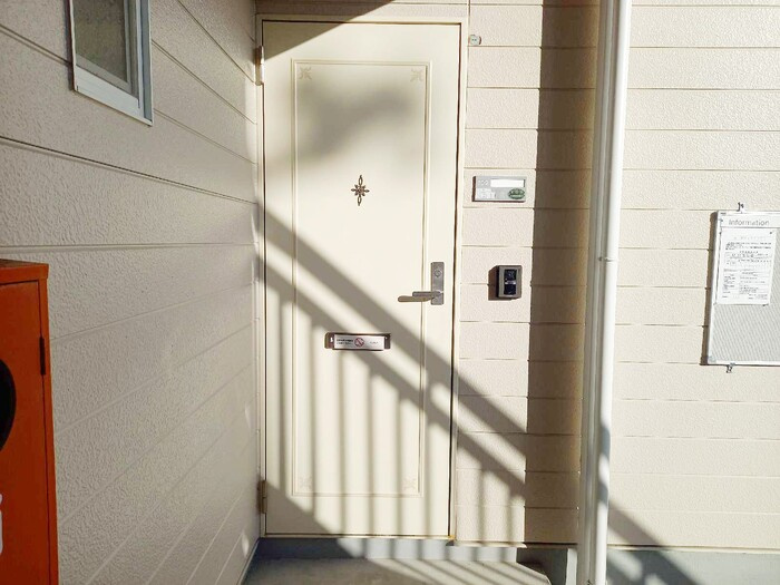 コーポウィステリアの玄関