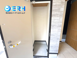 【収納】 | 神ノ木通　3区画　新築分譲 | スポーツ道具なども玄関施錠可能な収納があります。