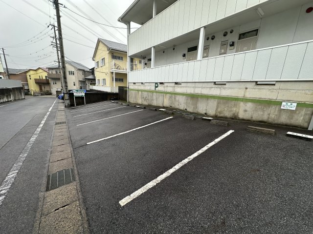 ホワイトバッキンガム の駐車場