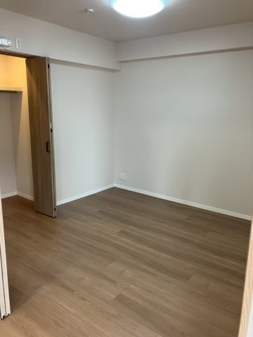 ロイヤルガーデン城西第2の洋室