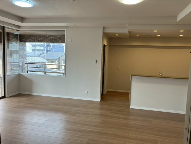 ロイヤルガーデン城西第2の居間・リビング