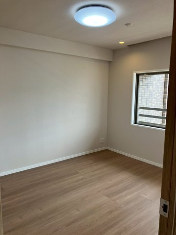 ロイヤルガーデン城西第2の洋室