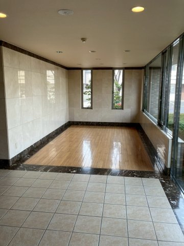 ロイヤルガーデン城西第2のエントランス