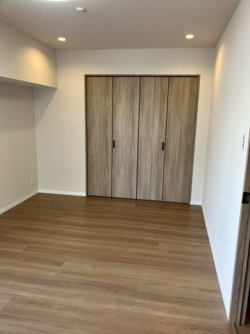 ロイヤルガーデン城西第2の洋室