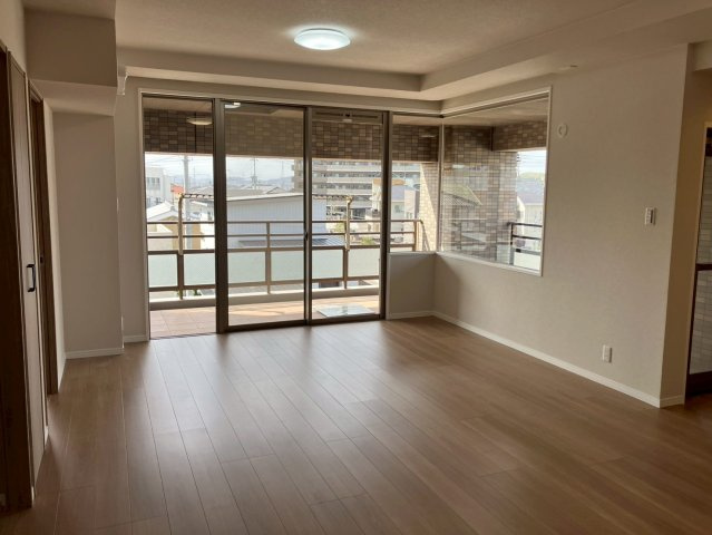 ロイヤルガーデン城西第2の居間・リビング