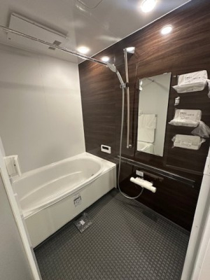 【浴室】 | リバーガーデンKashima | 足を伸ばしてゆったりと湯船に浸かれる広々バスルーム。ご家族一緒に、癒しのバスタイムをお楽しみいただけます！