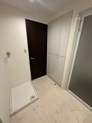 【収納】 | リバーガーデンKashima | 洗面室に収納スペースをご用意！タオル収納や洗濯洗剤、シャンプーのストック収納にもあると嬉しい便利なスペースです。