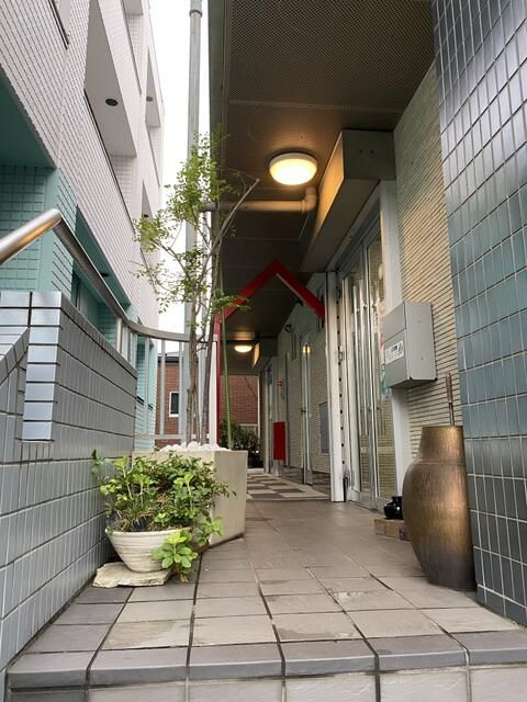 ムツミビルのエントランス