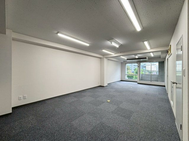 池田ビルの居間・リビング