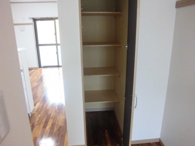 【収納】 | マチタマンション | サービスクローゼット棚付き