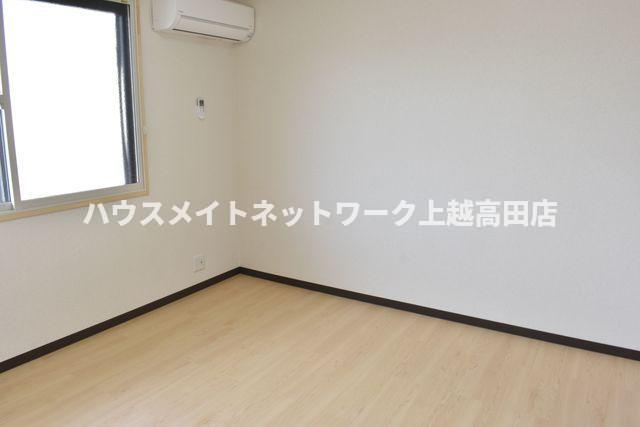 フォレストヒルズＡ棟の居間・リビング|洋室