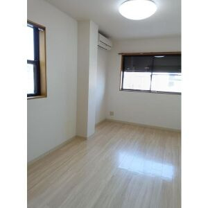 ファミール如意申の居間・リビング