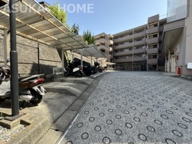 日神パレステージ横濱の周辺|近隣にはドラッグストアマツキヨやクリエイトS.Dなどがあります。