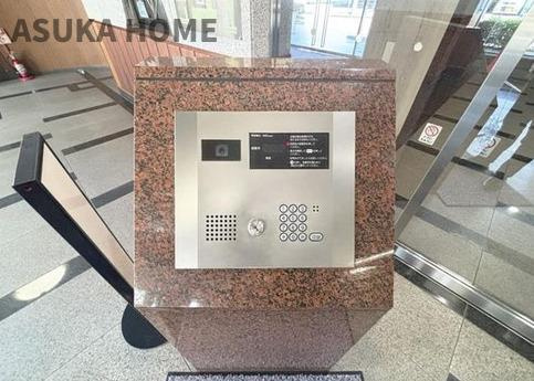 日神パレステージ横濱の防犯設備|テレビモニター付きインターフォンなので、来客時の家族の安全にも役に立つ設備です