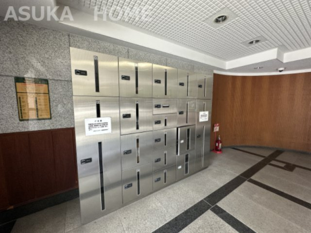 日神パレステージ横濱の設備|宅配ボックスがあり留守宅時お荷物の心配なしですね。
