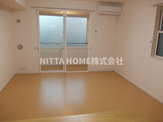 エスポワールＡの居間・リビング|１２．２帖の洋室です＊