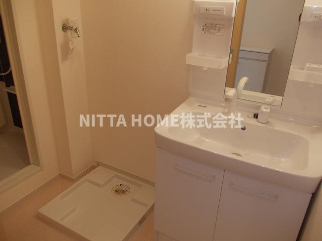 エスポワールＡの洗面所|シャワー付きの洗面化粧台もありますよ◎