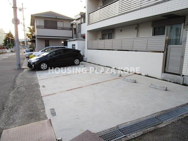 ブランレオーノ南須磨の駐車場