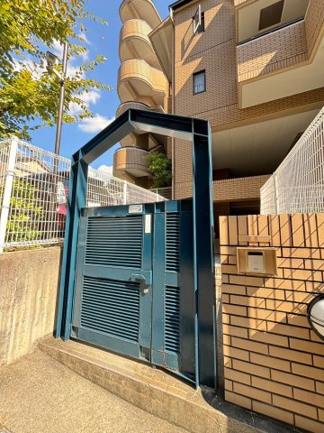 ジークレフ高羽2番館のエントランス