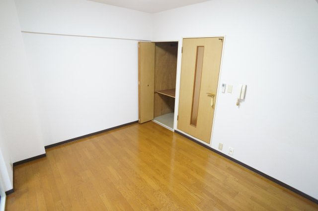 メゾンケイティーエスの洋室