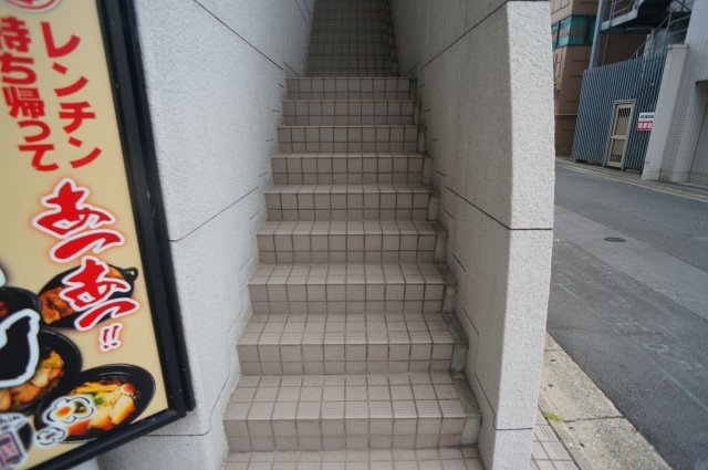 メゾンケイティーエスのエントランス