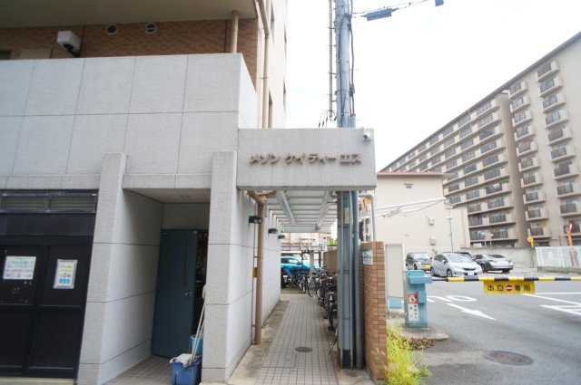 メゾンケイティーエスのエントランス