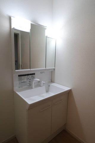 《仲介手数料無料》緑区大字三室1553-1新築一戸建てケイアイクラフトピットの独立洗面台
