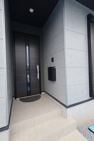 《仲介手数料無料》緑区大字三室1553-1新築一戸建てケイアイクラフトピットの玄関