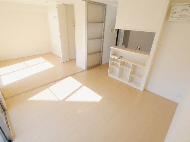 広島市安佐南区上安１丁目のアパートの居間・リビング