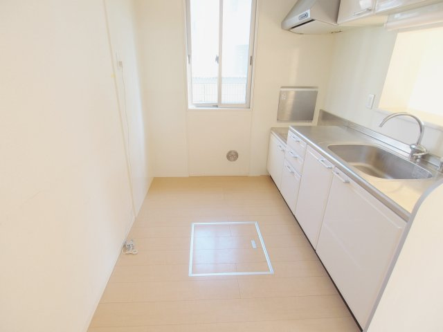 広島市安佐南区上安１丁目のアパートのキッチン