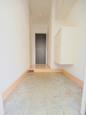 広島市安佐南区上安１丁目のアパートの玄関