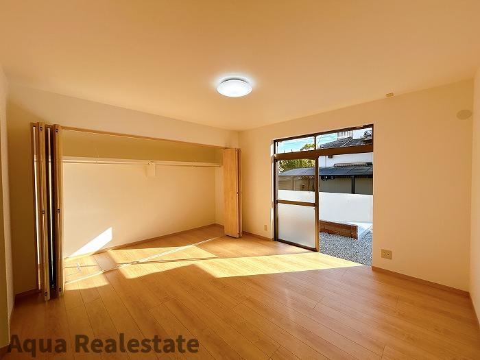 高松市牟礼町　リフォーム住宅の洋室|南側に窓があり、日当たりも風通しも良好です