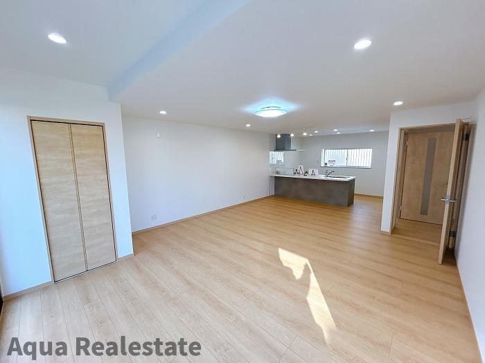 高松市牟礼町　リフォーム住宅の居間・リビング|約20帖の広々としたリビングです