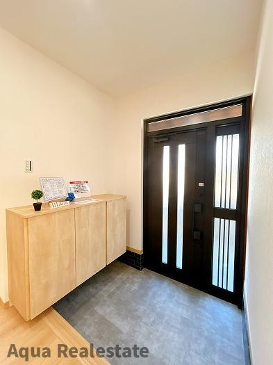 高松市牟礼町　リフォーム住宅の玄関|シューズBOXも新品交換済み